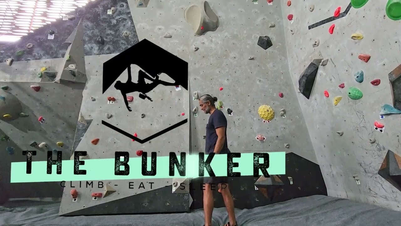 Bunker Climbing Gym Koh Tao - Bouldering Demo - Green & Blue Routes